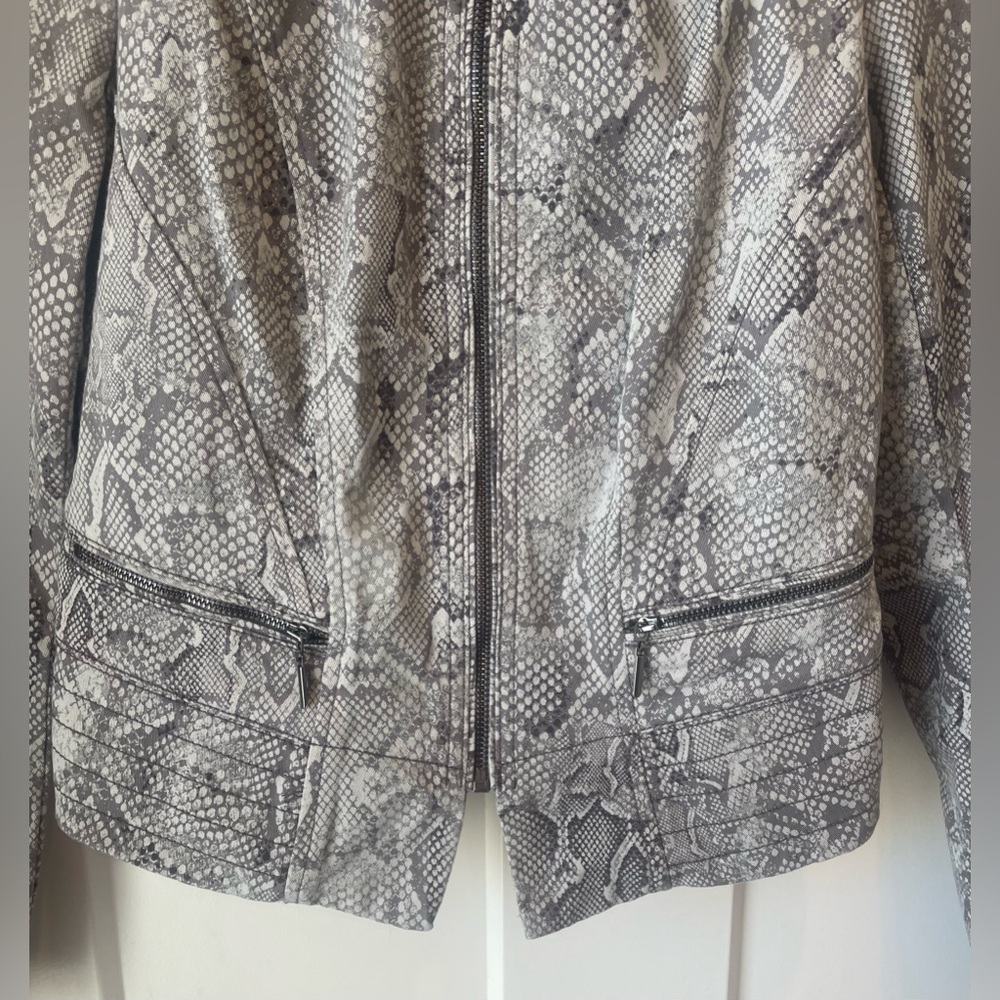 White House Black Market Snakeskin Moto Jacket Gray Zip Front 4P Petite - Picture 5 of 12